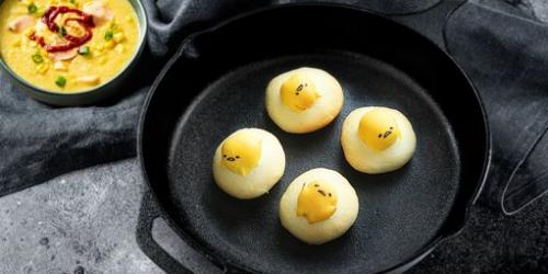 Gudetama bun with corn soup 